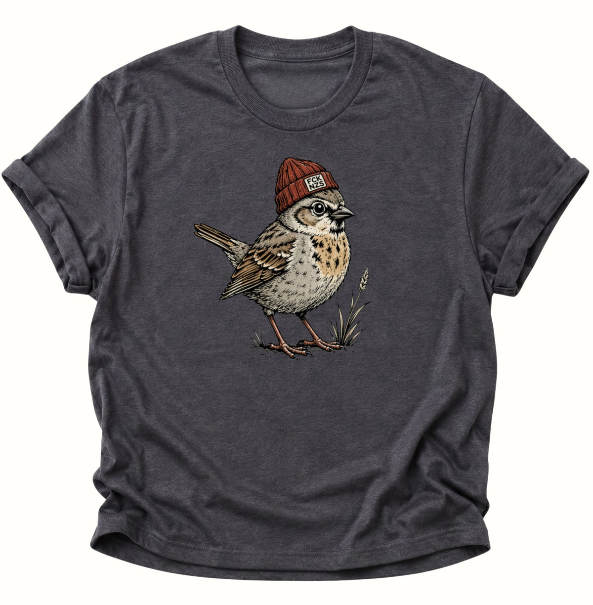 Spatz mit Strickmütze gegen rechts Unisex T-Shirt Dark Heather - PINE & RIVER
