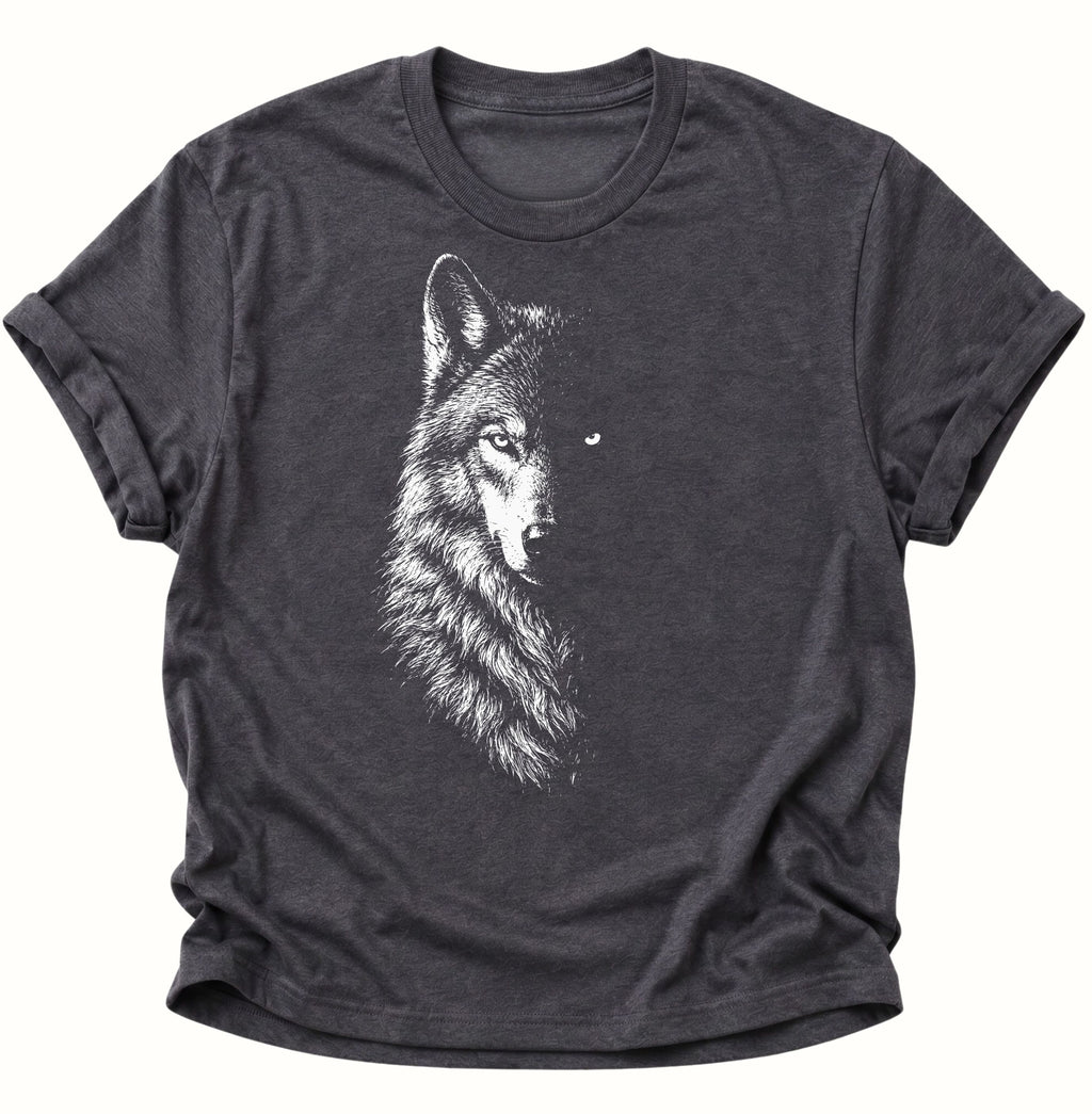 Mystischer Wolf im Schatten Unisex T-Shirt Dark Heather - PINE & RIVER