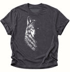 Mystischer Wolf im Schatten Unisex T-Shirt Dark Heather - PINE & RIVER