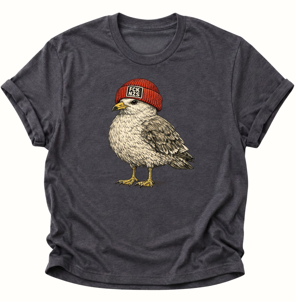 Möwe mit Strickmütze gegen rechts Unisex T-Shirt Dark Heather - PINE & RIVER