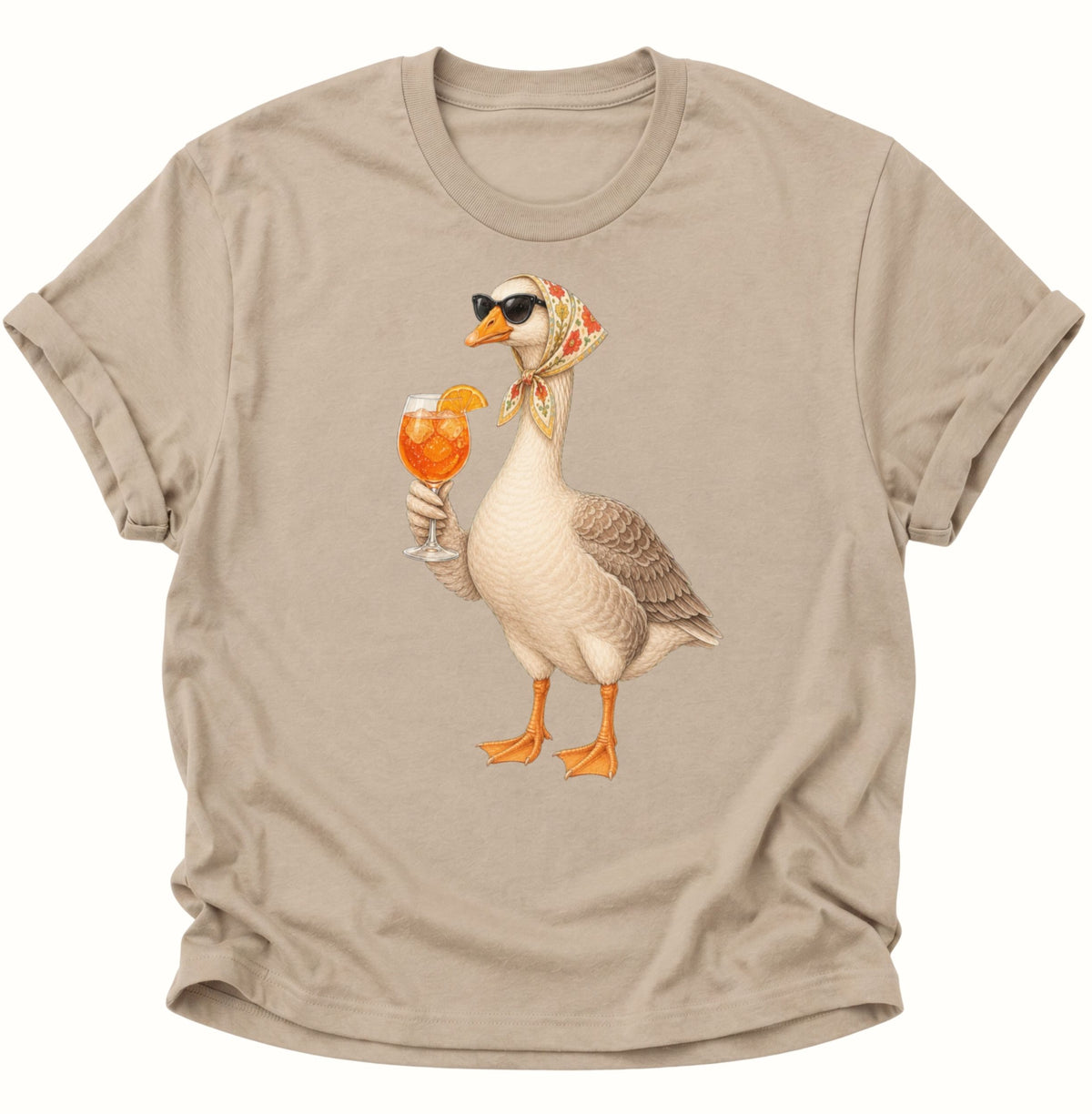 Cocktail-Gans mit Kopftuch Unisex T-Shirt Sand - PINE & RIVER