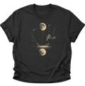 Astronaut angelt den Mond Unisex T-Shirt Schwarz - PINE & RIVER