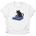 DJ Katze am Plattenspieler Unisex T-Shirt Weiß - PINE & RIVER