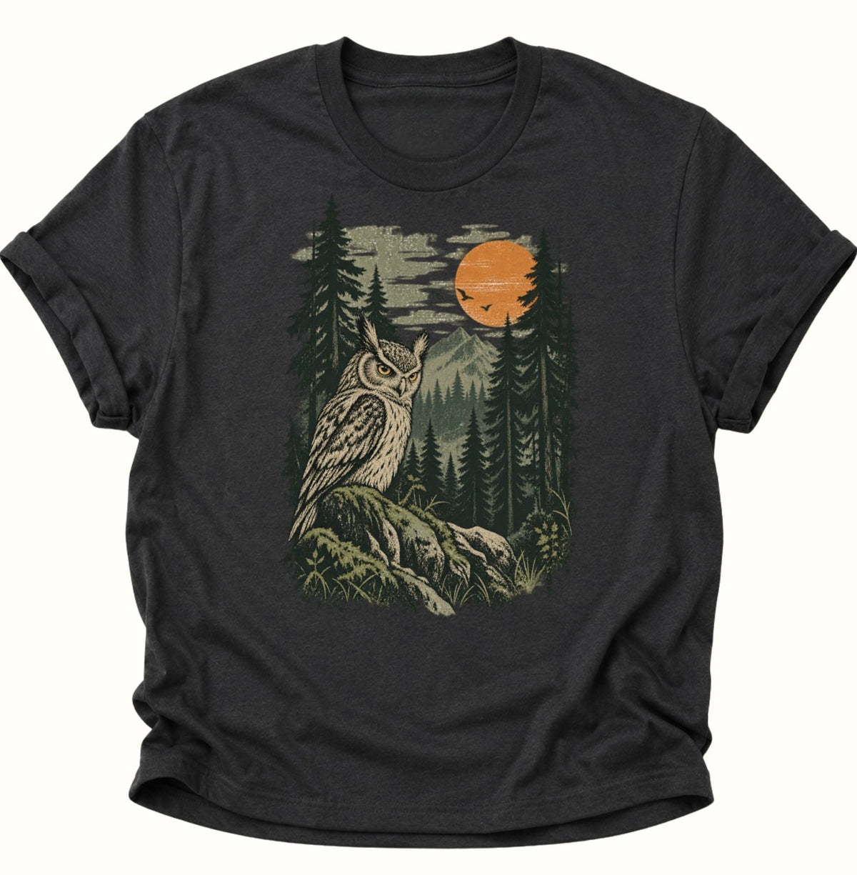 Eule im Wald bei Sonnenuntergang Unisex T-Shirt Schwarz - PINE & RIVER