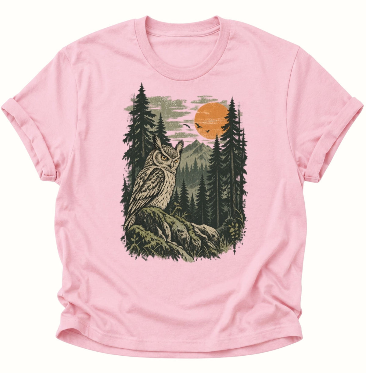 Eule im Wald bei Sonnenuntergang Unisex T-Shirt Light Pink - PINE & RIVER
