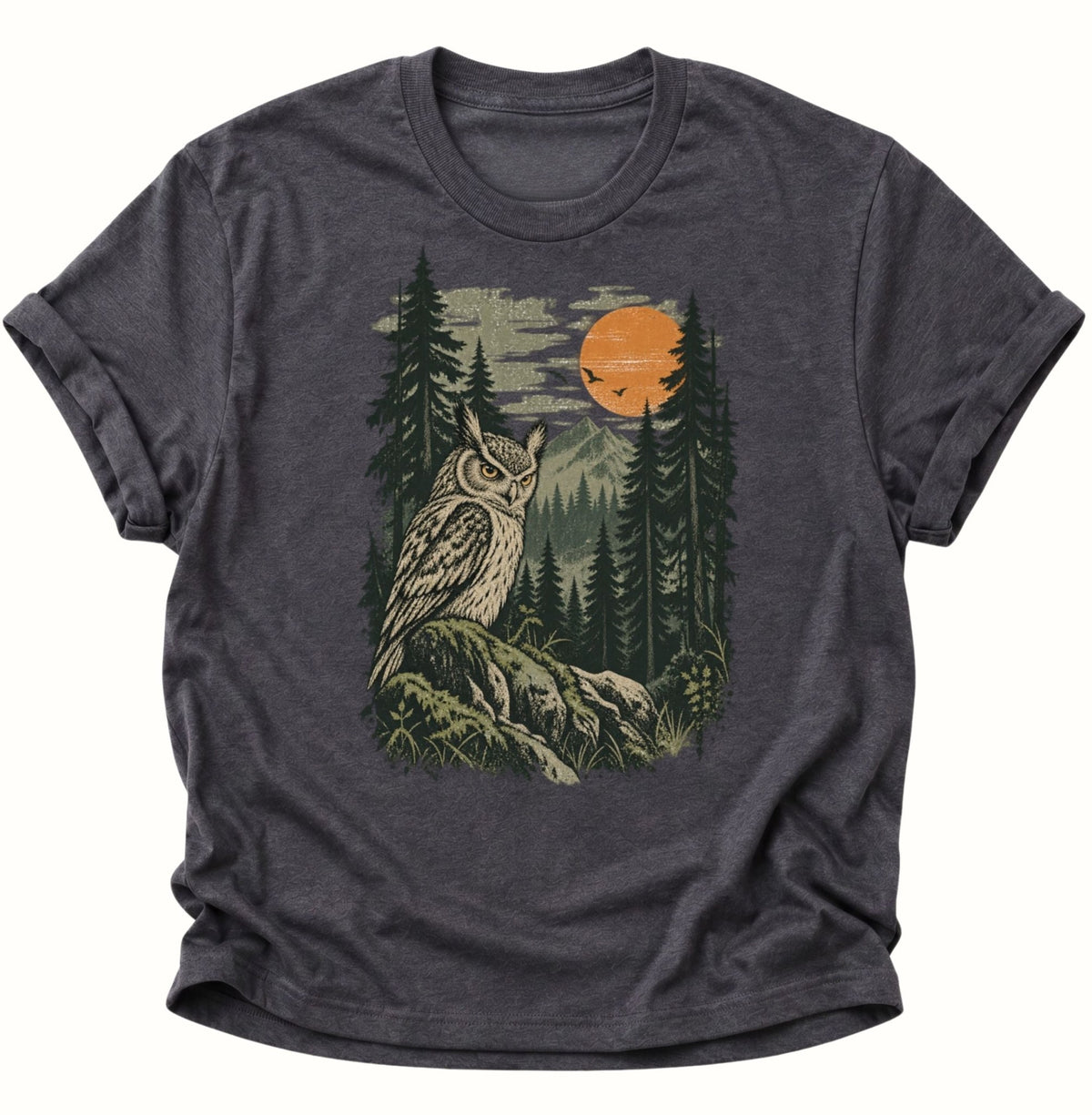 Eule im Wald bei Sonnenuntergang Unisex T-Shirt Dark Heather - PINE & RIVER