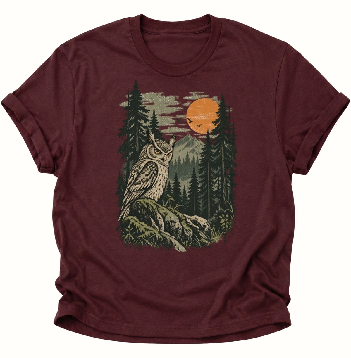 Eule im Wald bei Sonnenuntergang Unisex T-Shirt Maroon - PINE & RIVER