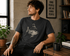 Fisch mit Bommelmütze Unisex T-Shirt Cardinal Red - PINE & RIVER