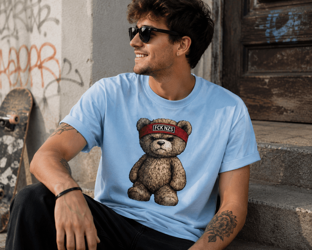 Grimmiger Teddybär gegen rechts Unisex T-Shirt Light Pink - PINE & RIVER