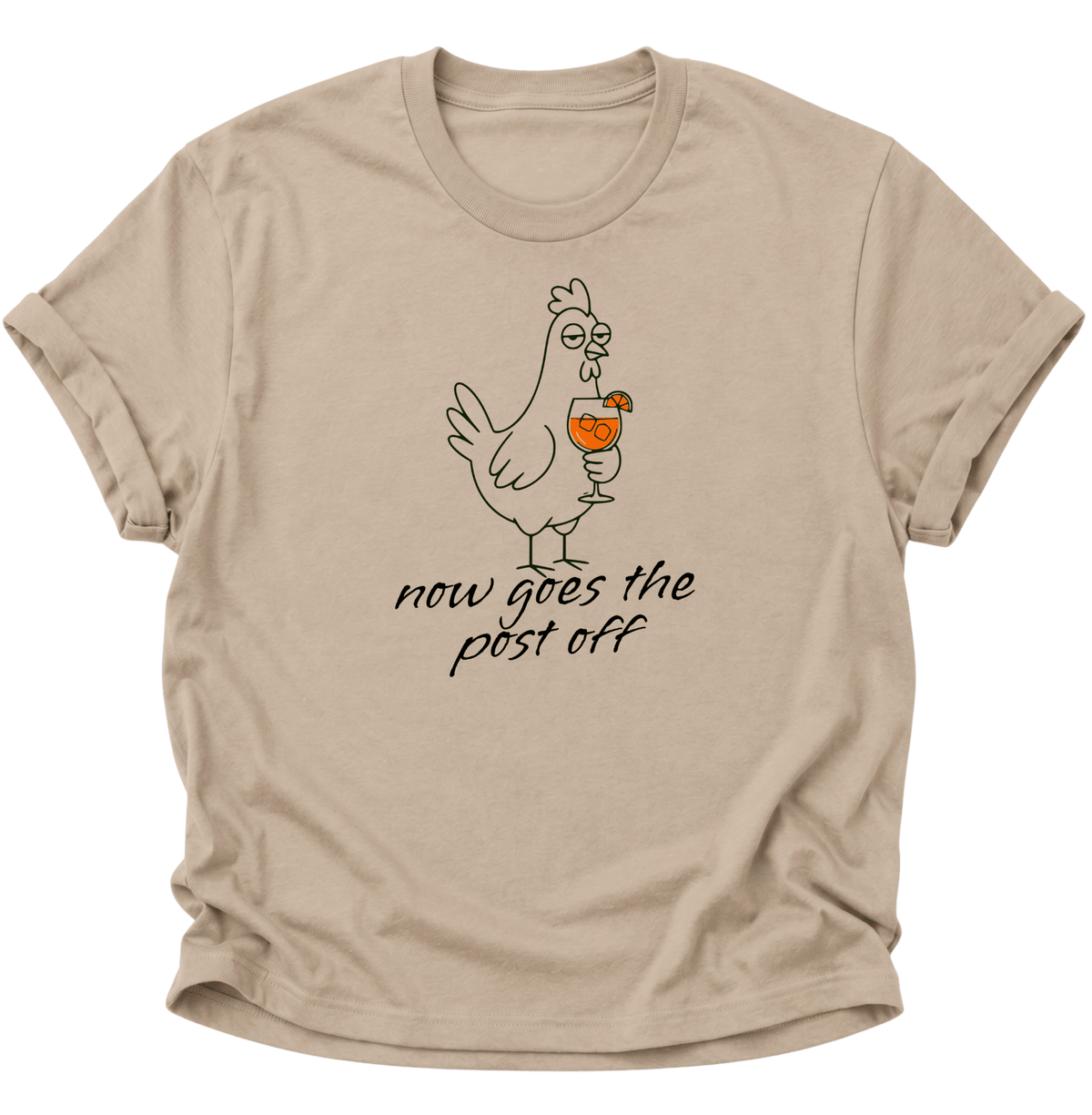 Now Goes The Post Off Huhn mit Cocktail Unisex T-Shirt Sand - PINE & RIVER