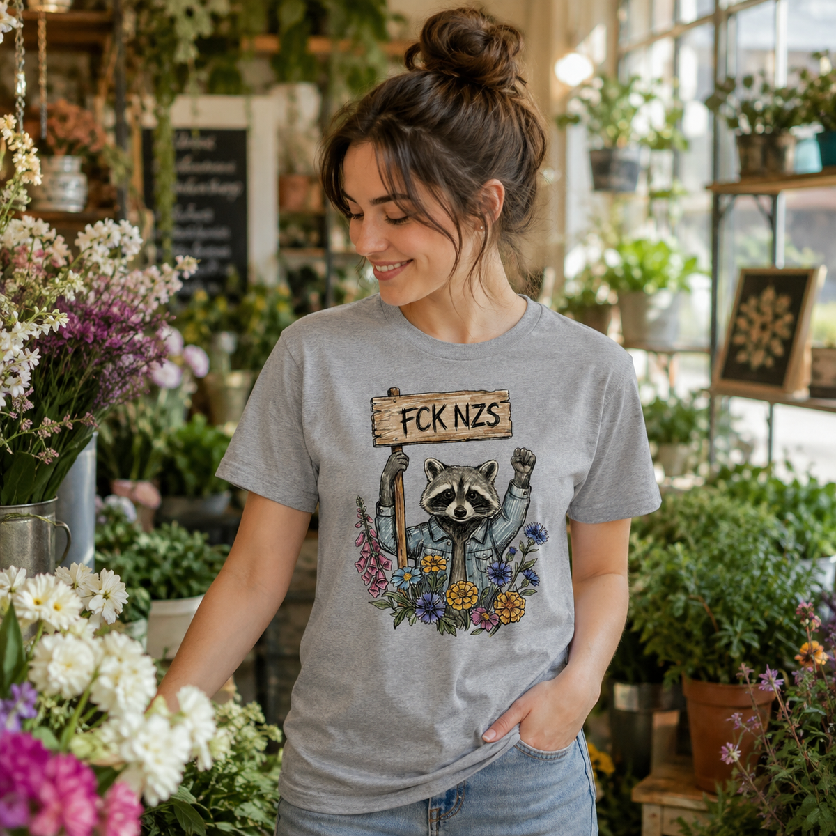 Waschbär gegen rechts Unisex T-Shirt Carolina Blue - PINE & RIVER