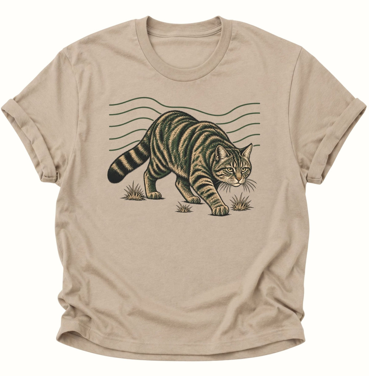Wildkatze auf der Pirsch Unisex T-Shirt Sand - PINE & RIVER